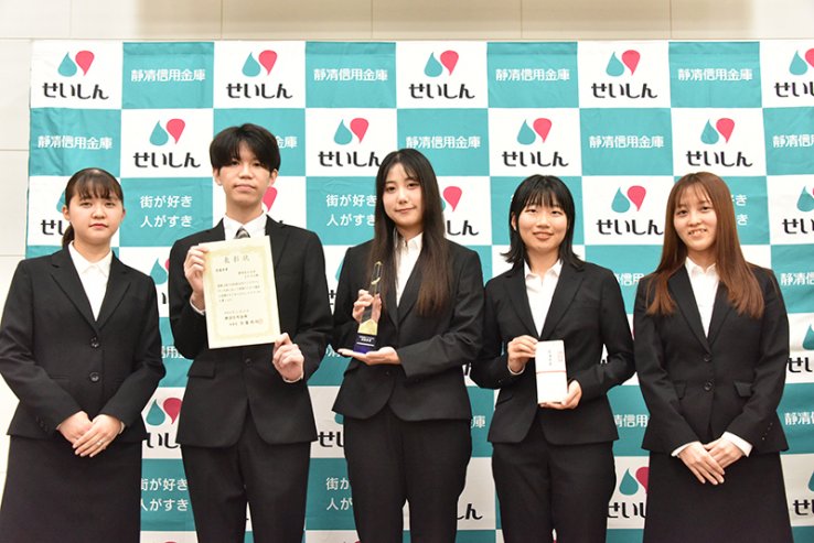 チーム「まかろん」